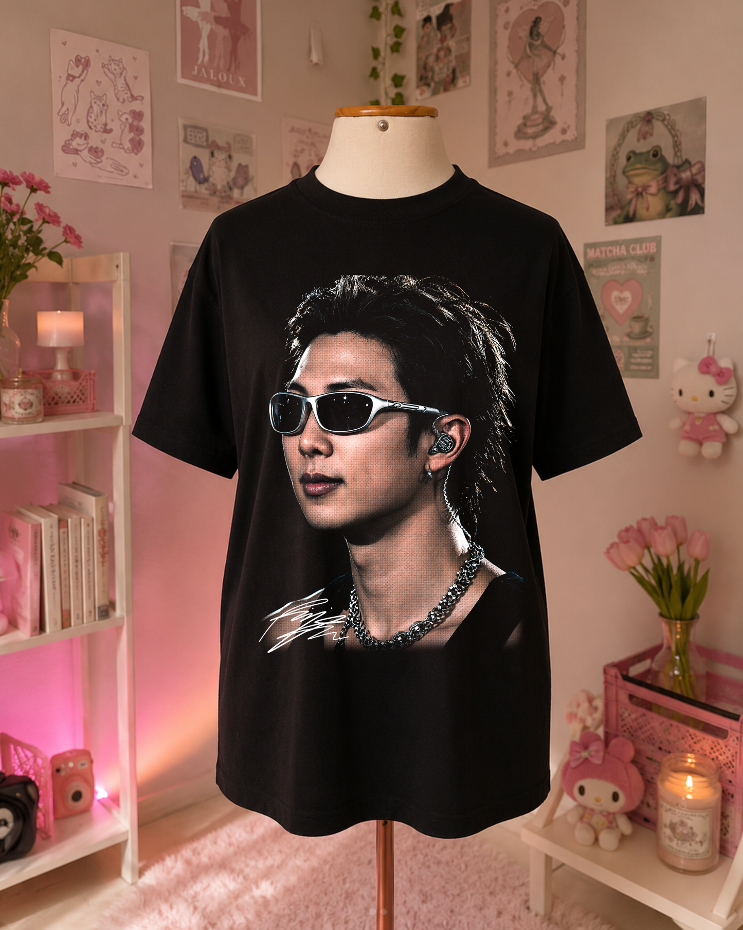 T-Shirt K-Pop Preta com Retrato e Óculos Streetwear