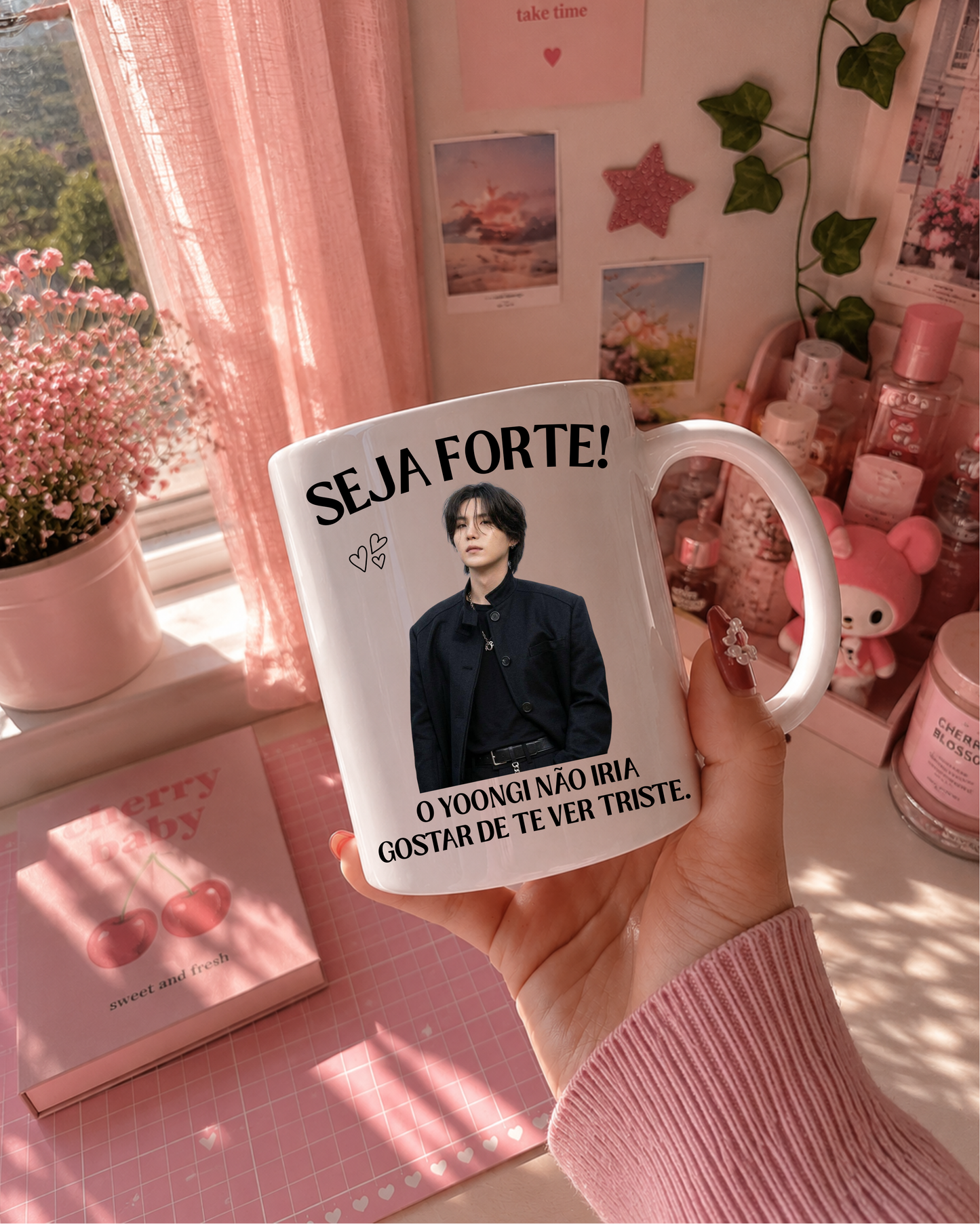 Caneca Motivacional K-Pop "Seja Forte" | Presente para Fãs