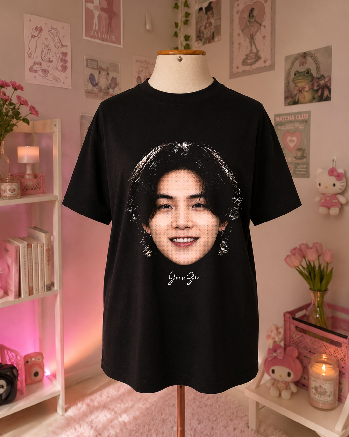 T-Shirt Preta com Retrato de Idol Coreano