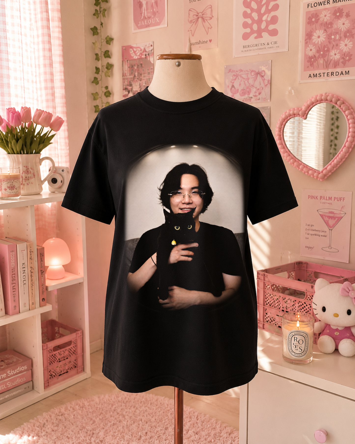 T-Shirt K-Pop Preta com Idol e Gato Preto