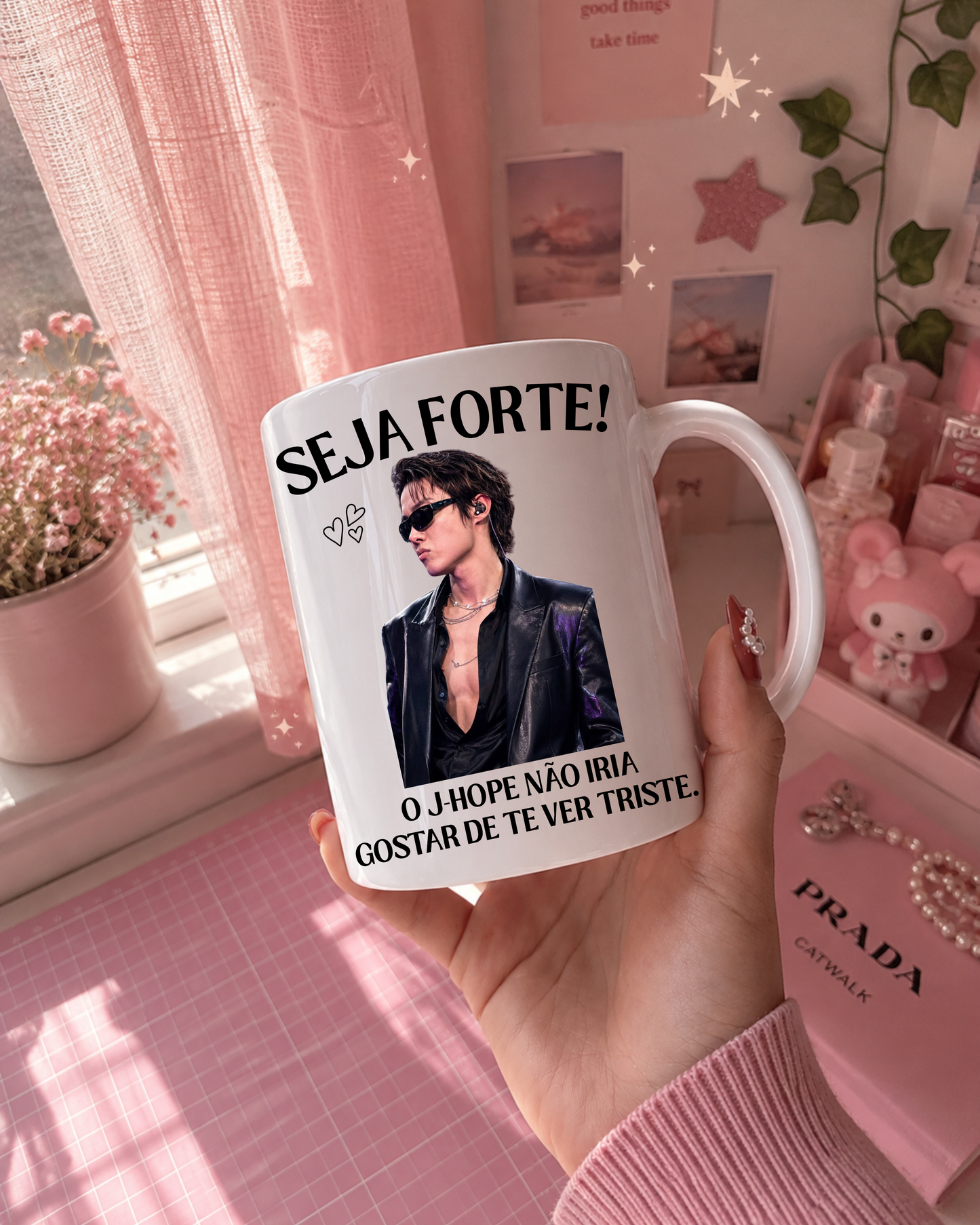 Caneca Motivacional K-Pop "Seja Forte" | Presente para Fãs