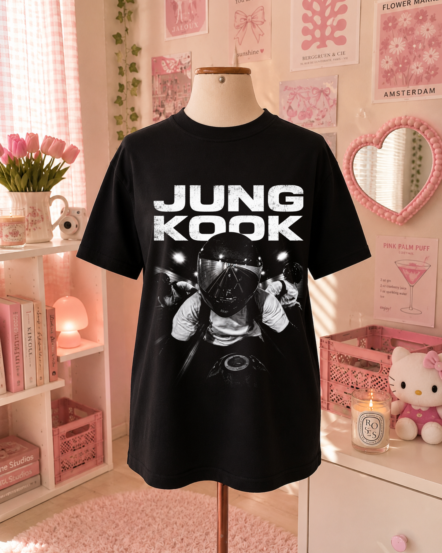 T-Shirt K-Pop Preta com Design Urbano a Preto e Branco