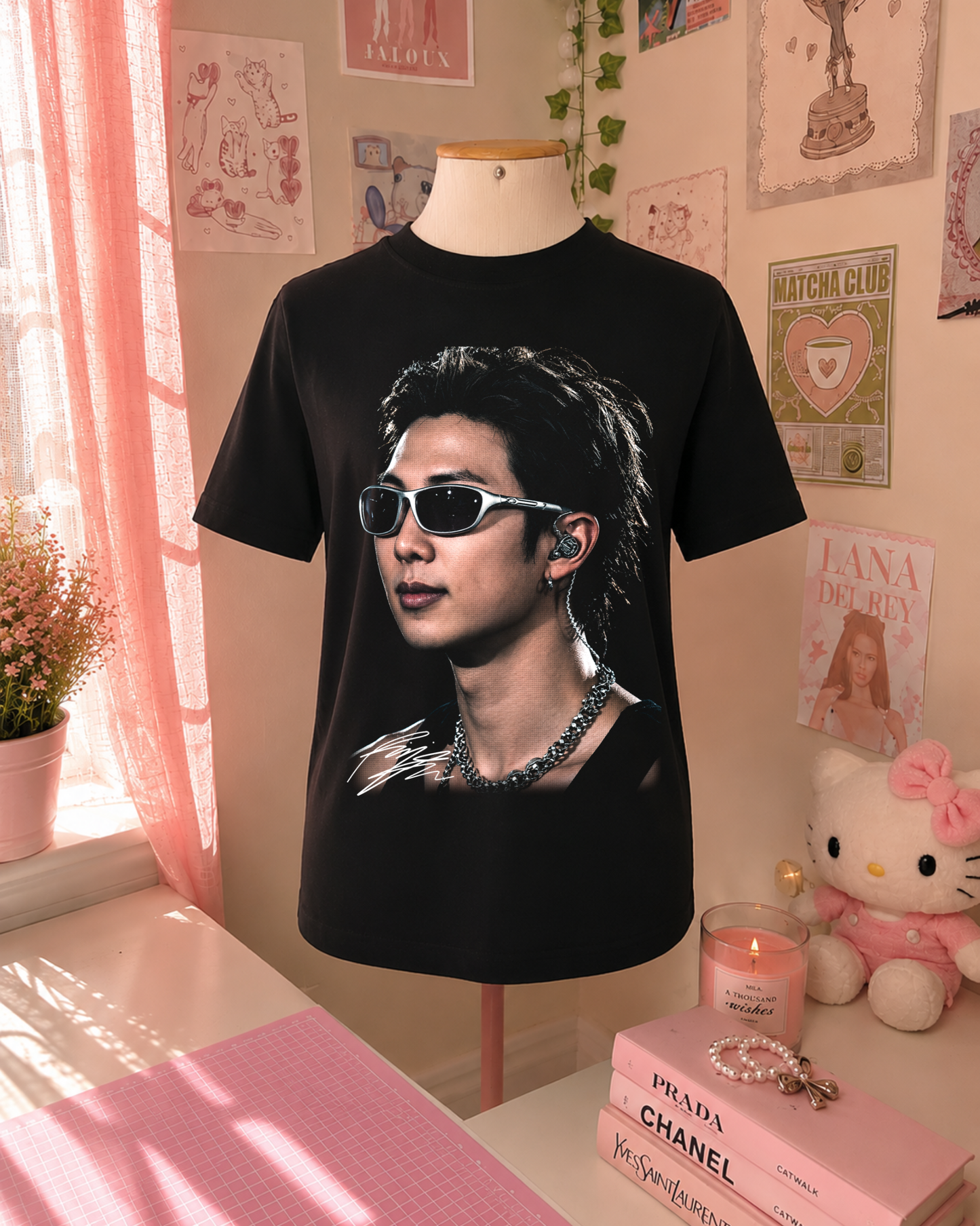 T-Shirt K-Pop Preta com Retrato e Óculos Streetwear