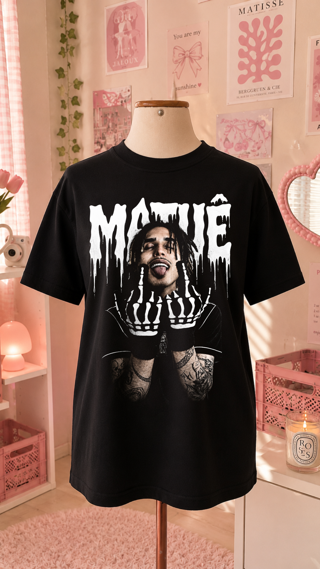K-Pop Idol Black T-Shirt with Red Kisses