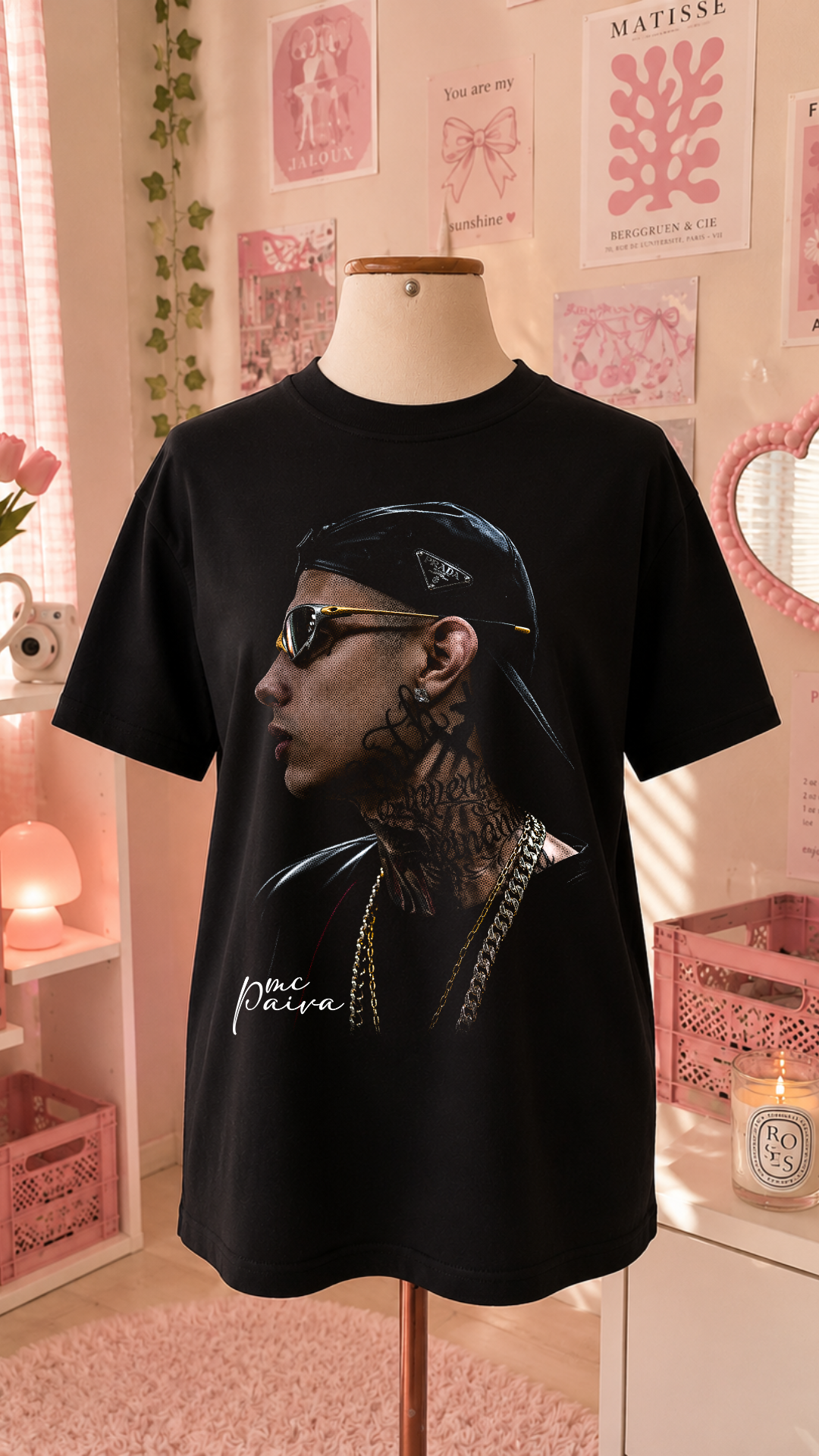 K-Pop Idol Black T-Shirt with Red Kisses