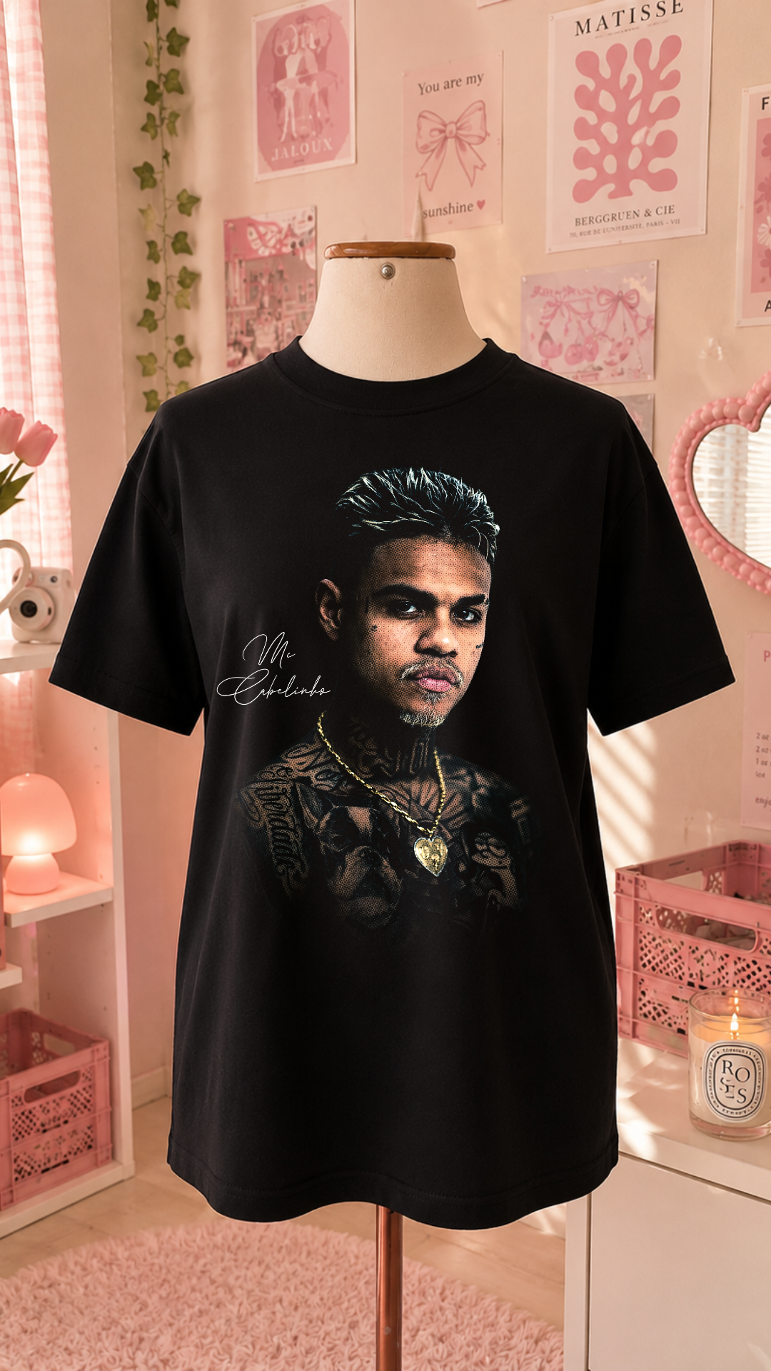 K-Pop Idol Black T-Shirt with Red Kisses