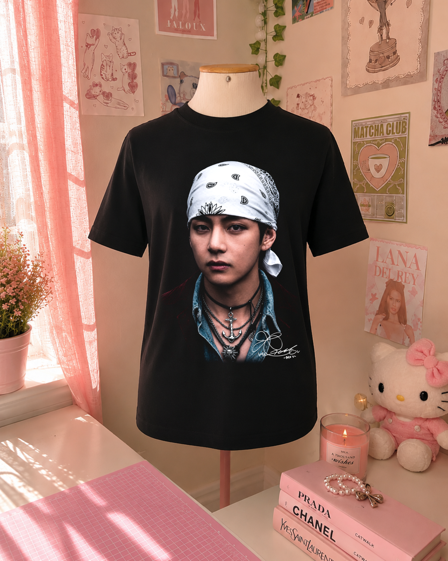 T-Shirt K-Pop Preta com Design Bandana e Estilo Streetwear