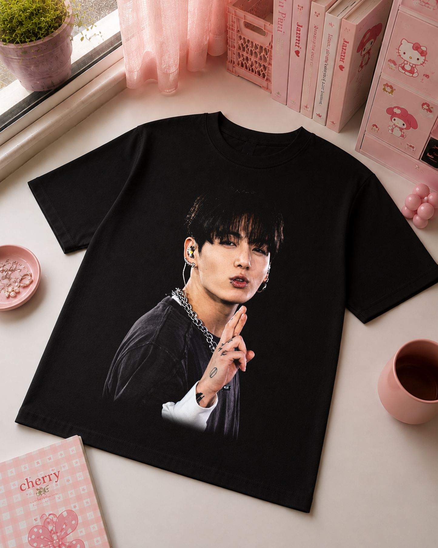 T-Shirt K-Pop Preta com Retrato de Idol | Estilo Coreano