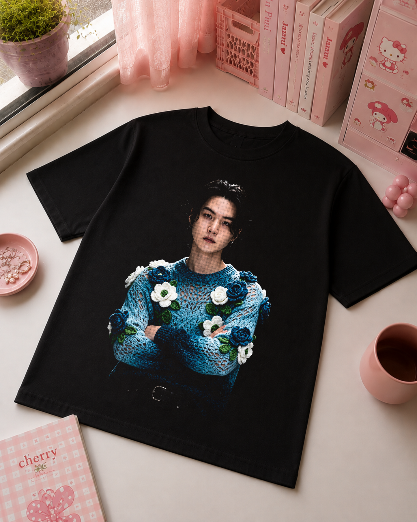 T-Shirt Preta K-Pop com Idol e Flores em Azul