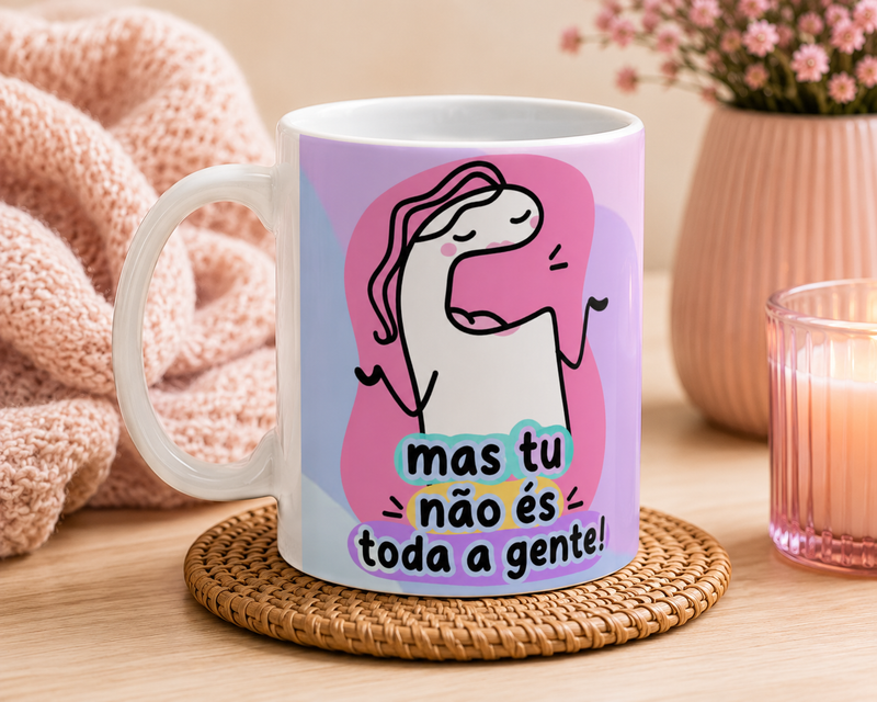 Caneca Mãe Portuguesa – "Mas Tu Não És Toda a Gente!" | Prenda Divertida