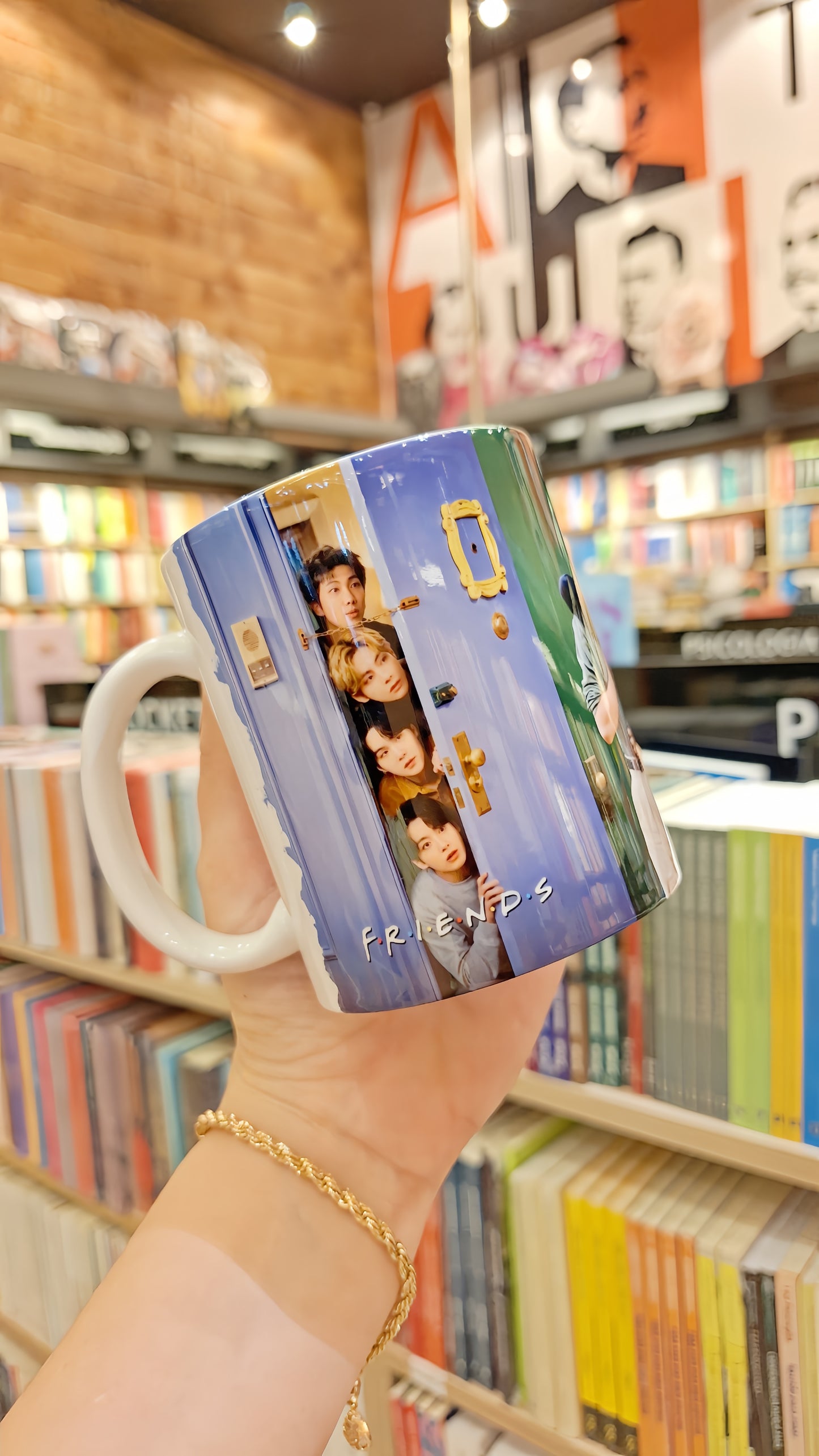 Caneca K-Pop Friends Aesthetic | Korean Pop Culture & Sitcom Vintage