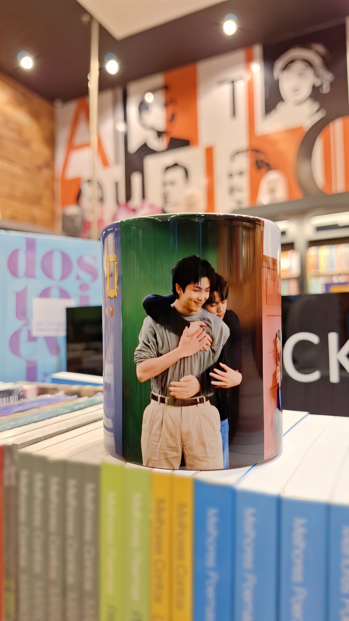Caneca K-Pop Friends Aesthetic | Korean Pop Culture & Sitcom Vintage