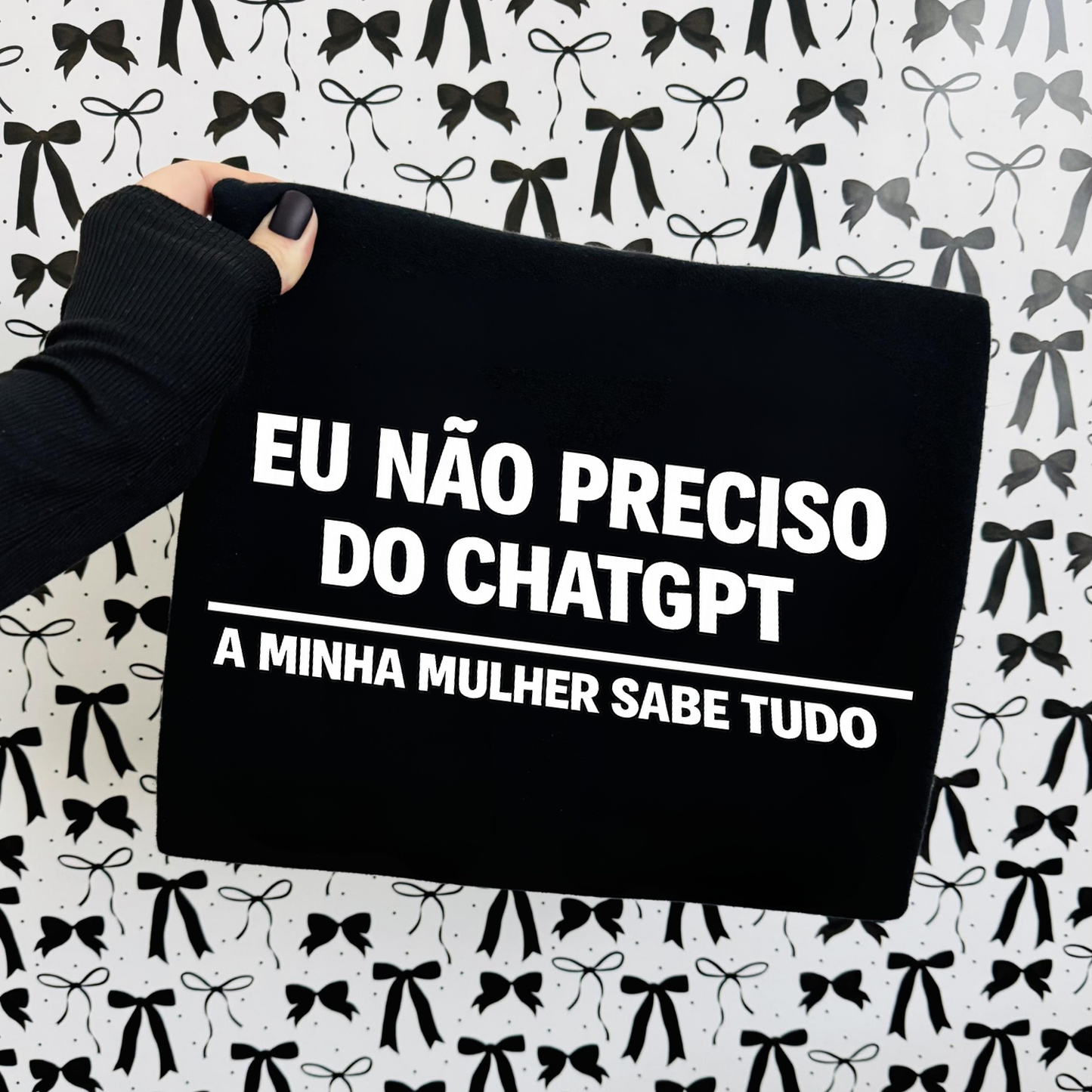 T-Shirt Divertida “Eu Não Preciso do Chat, A Minha Mulher Sabe Tudo” – Presente Engraçado para Homem